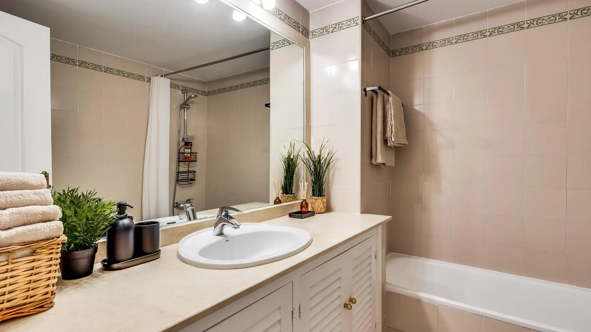 Apartment Heerlijk Appartement Met Uitzicht Op Zee Sitio de Calahonda Spain
