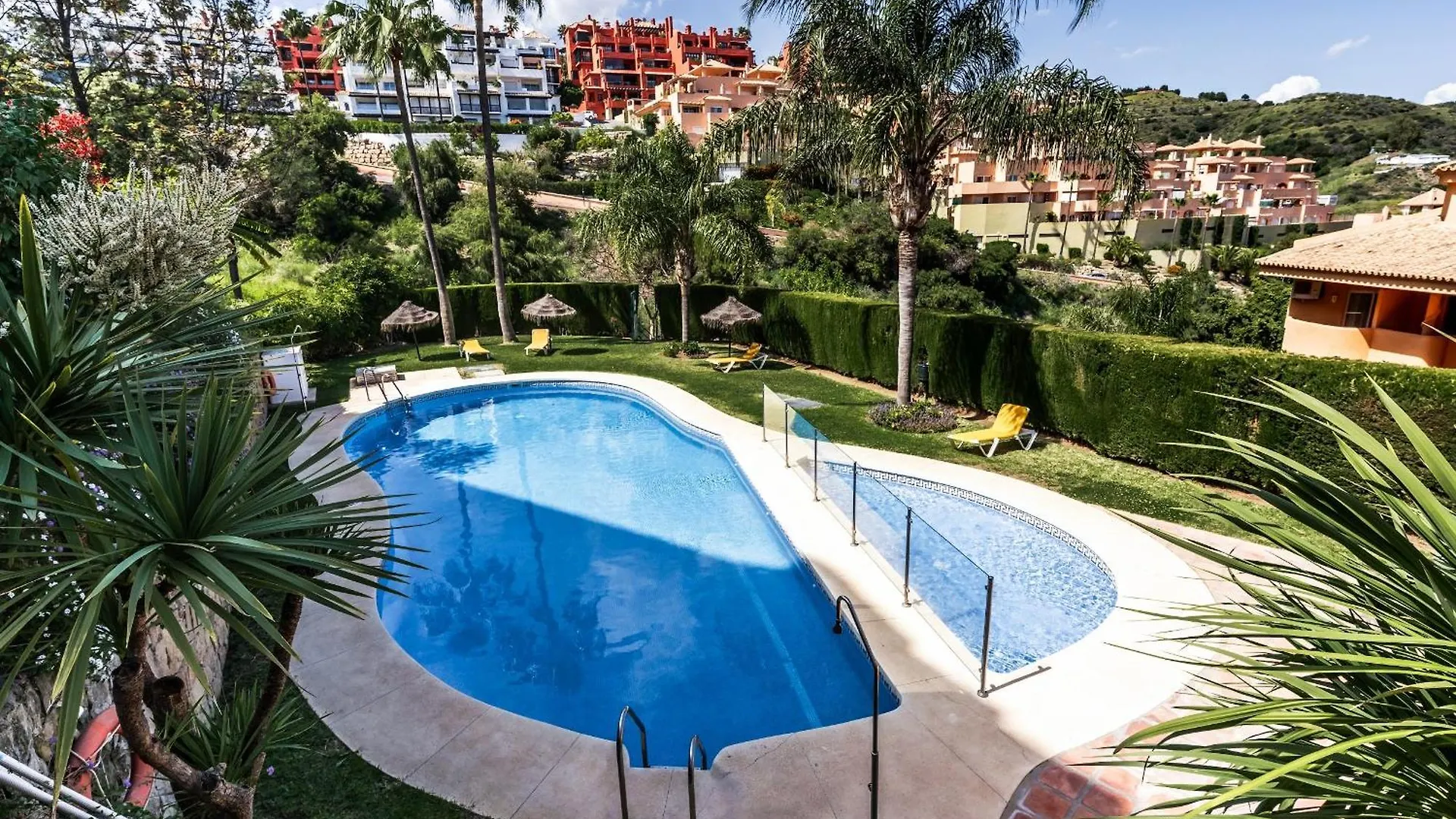 Heerlijk Appartement Met Uitzicht Op Zee Sitio de Calahonda Spain